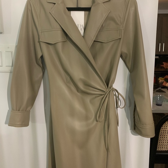 Faux leather blazer dress - Zara - Picture 2 of 8